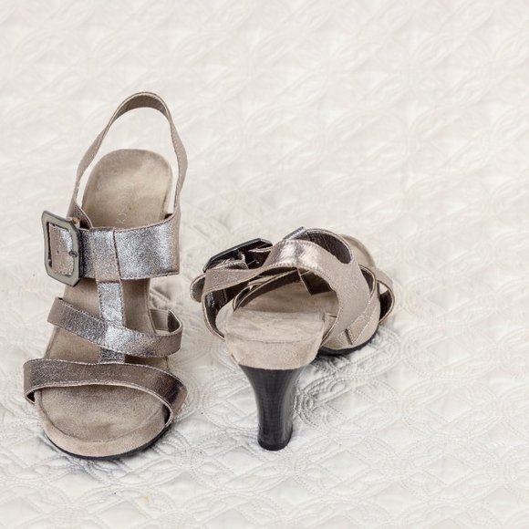 New Aerosols metallic strappy heels - 10 - Picture 5 of 6
